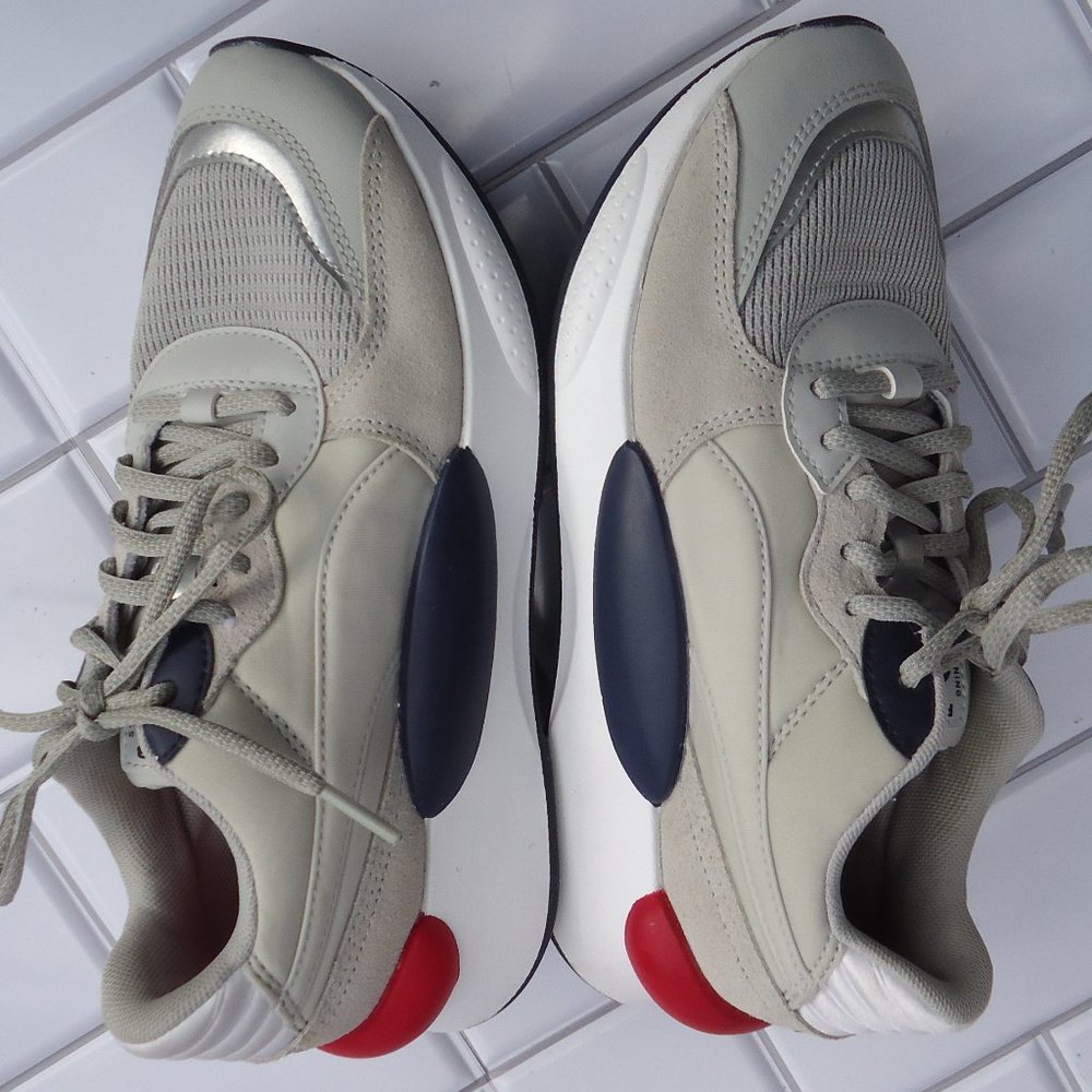 SIZE 5. PUMA RS 9.8 Gravity running system sneakers shoes.
